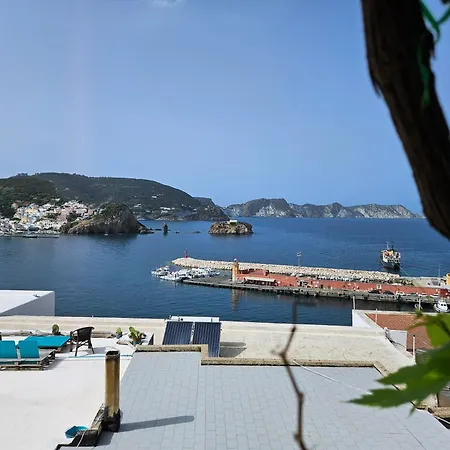 Maridea - Con Vista Al Porto