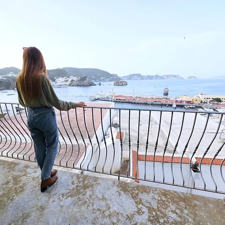 Maridea - Con Vista Al Porto Ponza