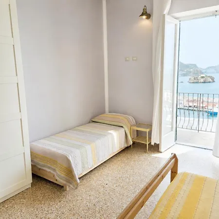 Maridea - Con Vista Al Porto Ponza